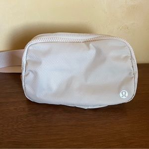 Lululemon Everywhere Belt Bag NWT White Opal